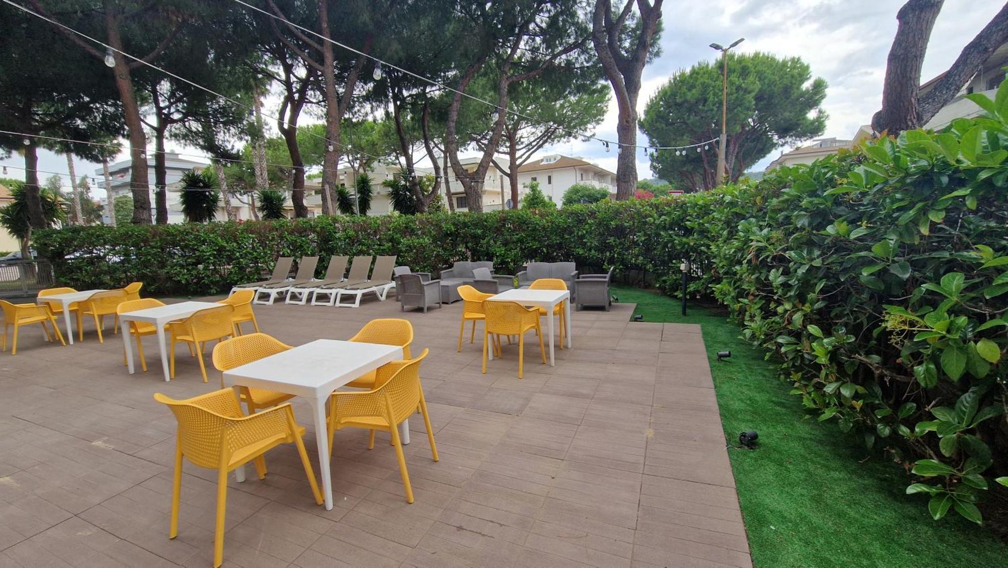 Hotel Marebello Tortoreto Esterno foto